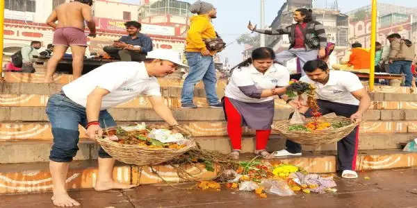 देव दीपावली से पहले नमामि गंगे ने गंगा घाटों पर चलाया स्वच्छता अभियान