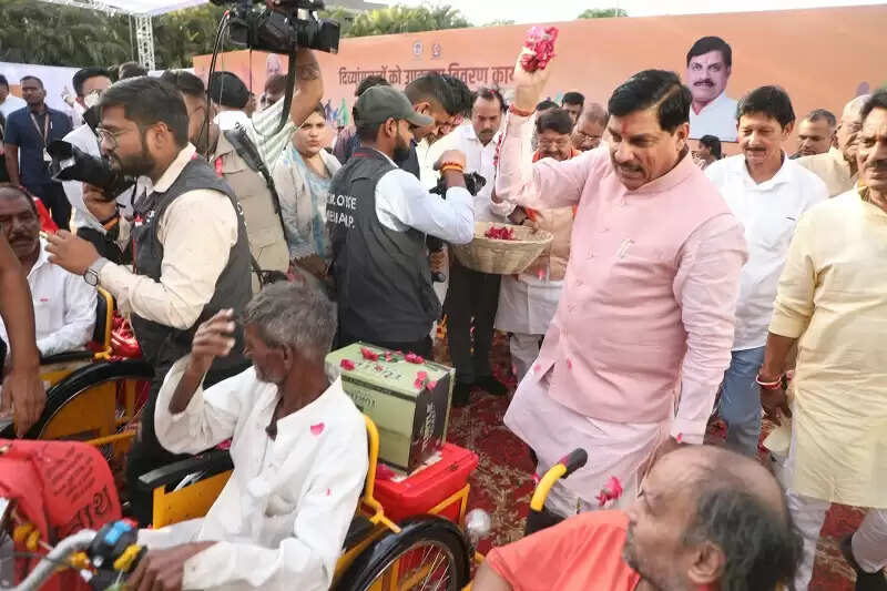 राज्य सरकार दिव्यांगजनों के कल्याण और आत्म सम्मान की रक्षा के लिए प्रतिबद्ध: मुख्यमंत्री डॉ.यादव