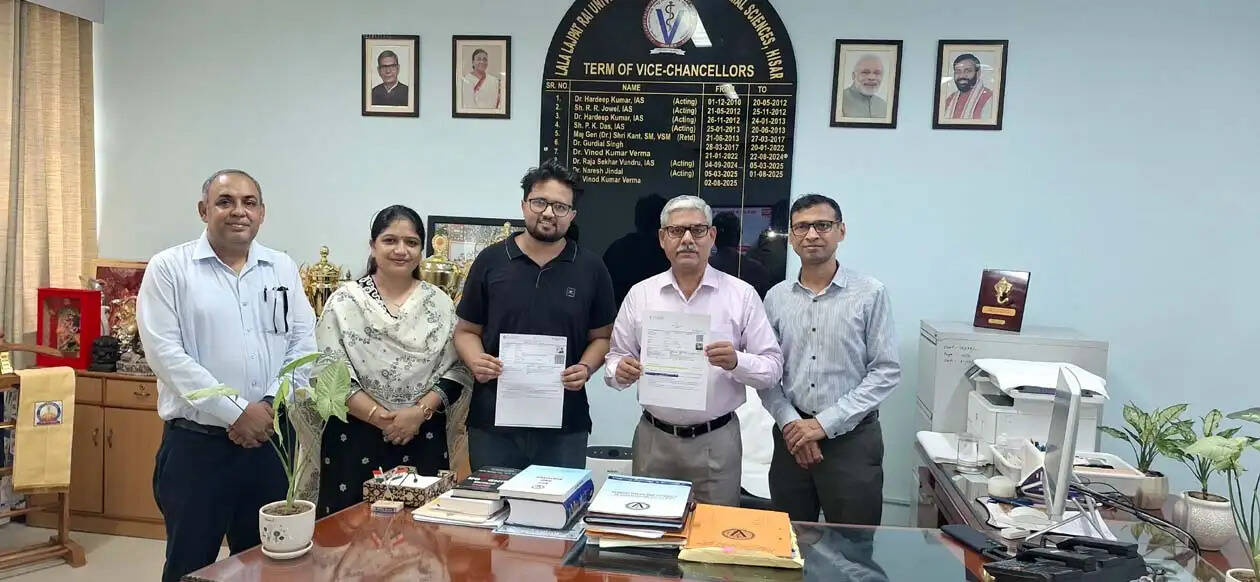 हिसार : डॉ. रेमन मोर ने बढ़ाया लुवास का मान, सीएसआईआर-यूजीसी नेट में हासिल की 64वीं अखिल भारतीय रैंक