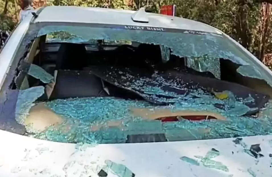 कोटाबाग में सड़क किनारे खड़ी कार पर की गयी गोलीबारी, पुलिस कर रही जांच