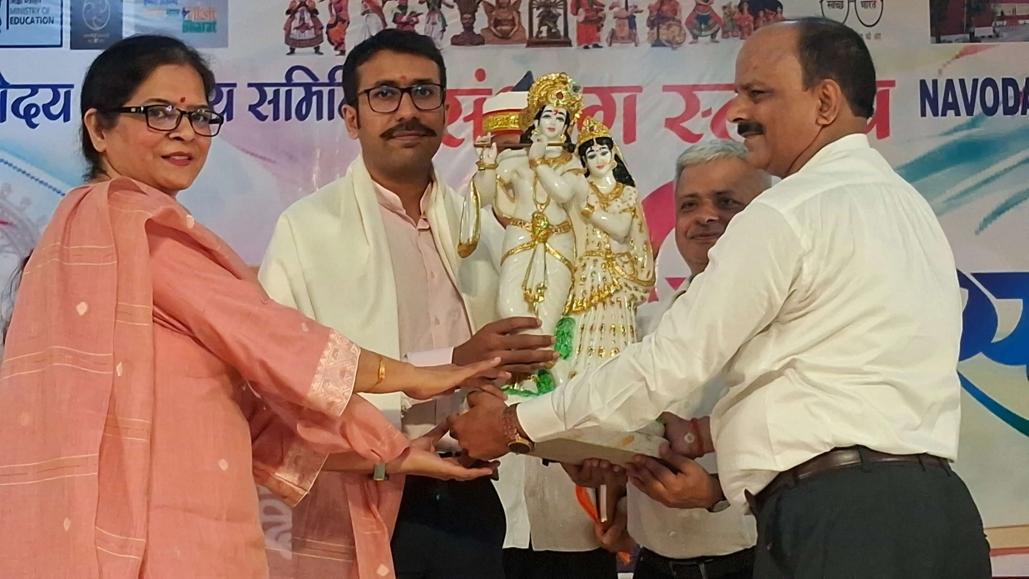 अमेठी : नवोदय विद्यालय में राज्य स्तरीय कला उत्सव का शुभारंभ, 84 विद्यालयों के 650 विद्यार्थी ले रहे हिस्सा