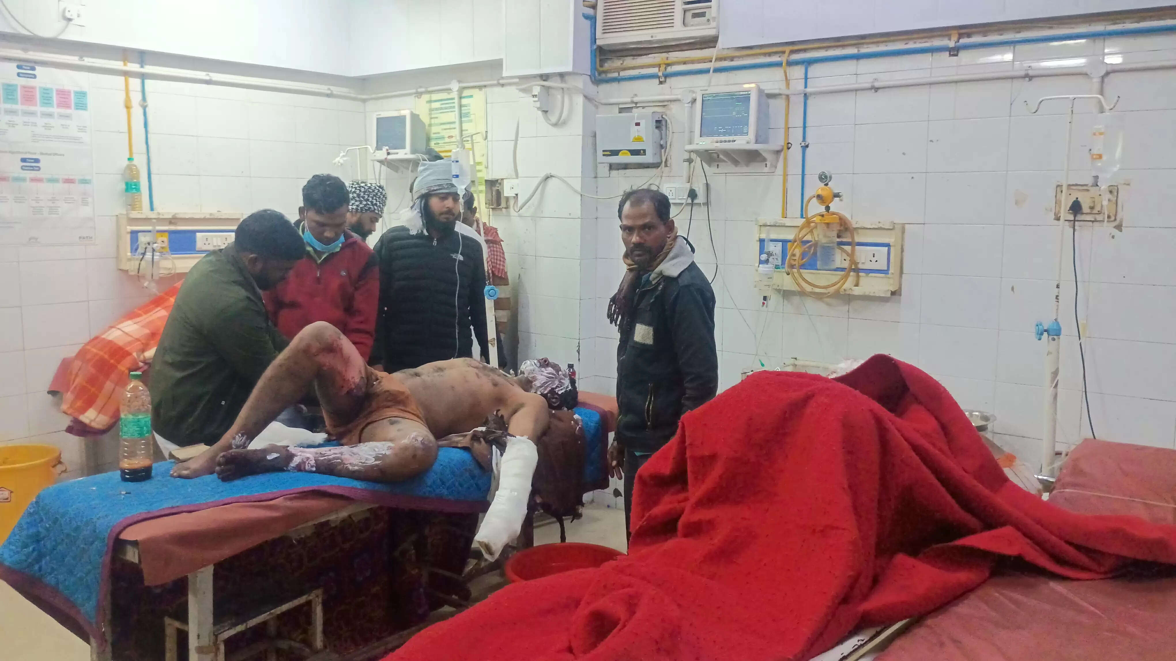 घरेलू सिलेंडर ब्लास्ट से एक ही परिवार के चार घायल,एक ट्रामा सेंटर रेफर