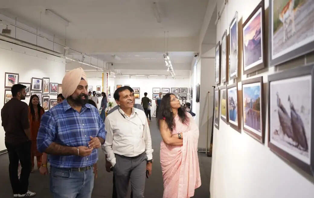 नजर एग्जिबिशन में आठ सौ से अधिक तस्वीरों-पेंटिंग्स ने बिखेरे कला के रंग