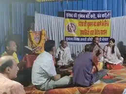 भोपाल में शराब दुकानों के खिलाफ उबाल, कहीं सुंदरकांड तो कहीं भजन-कीर्तन, विरोध के बीच फिर खुली दुकान