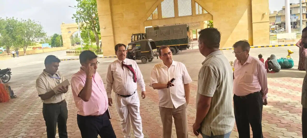 मानसून में सुरक्षा सर्वोपरि, डीआरएम&nbsp;ने जैसलमेर-रामदेवरा स्टेशनों पर परखी व्यवस्थाएं