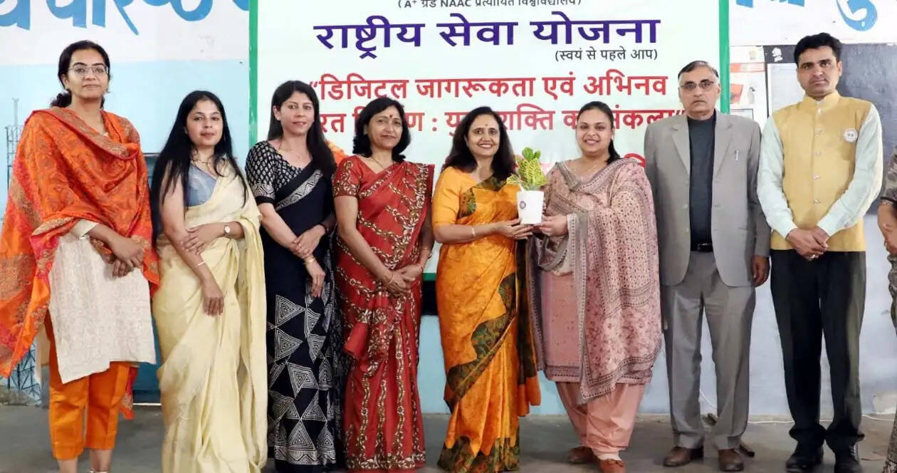 हिसार : महिलाओं, विद्यार्थियों और ग्रामीण परिवारों को डिजिटल माध्यमों से जोड़ने की आवश्यकता : डाॅ. वंदना बिश्नोई