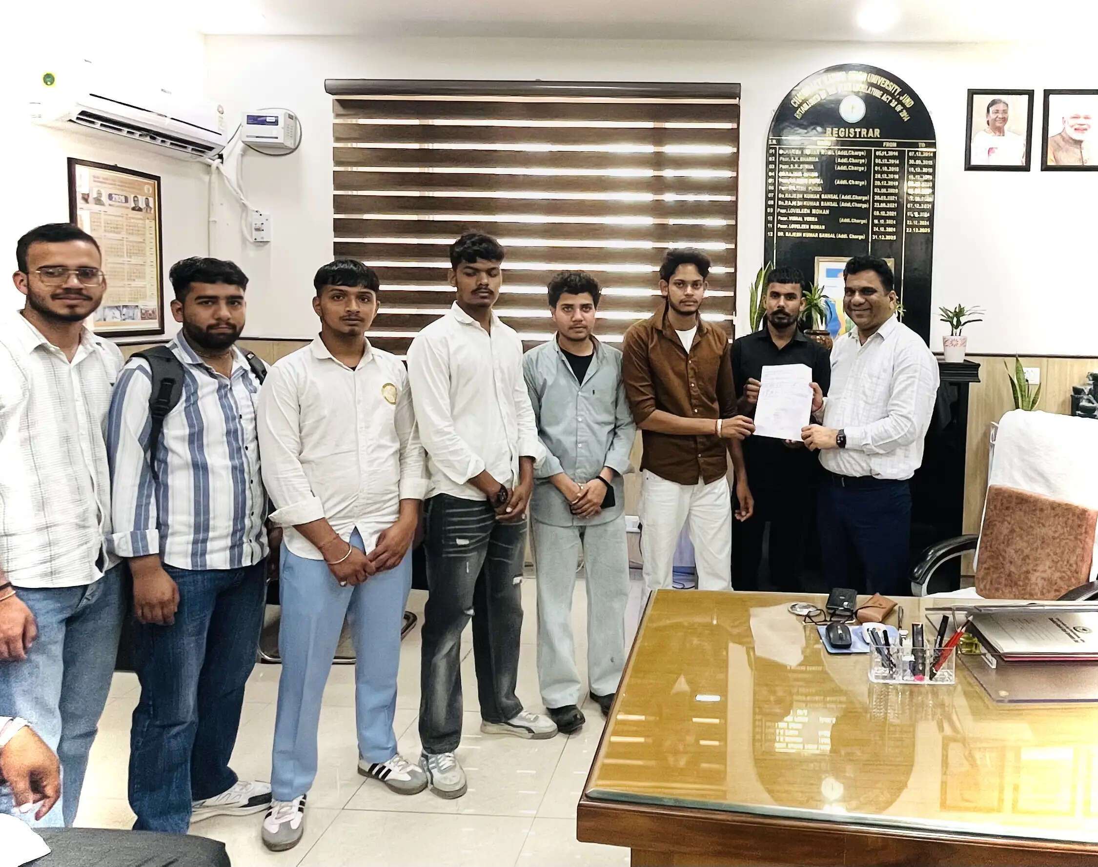 जींद : इंडिपेंडेंट यूथ फ्रंट ने रजिस्ट्रार को सौंपा ज्ञापन