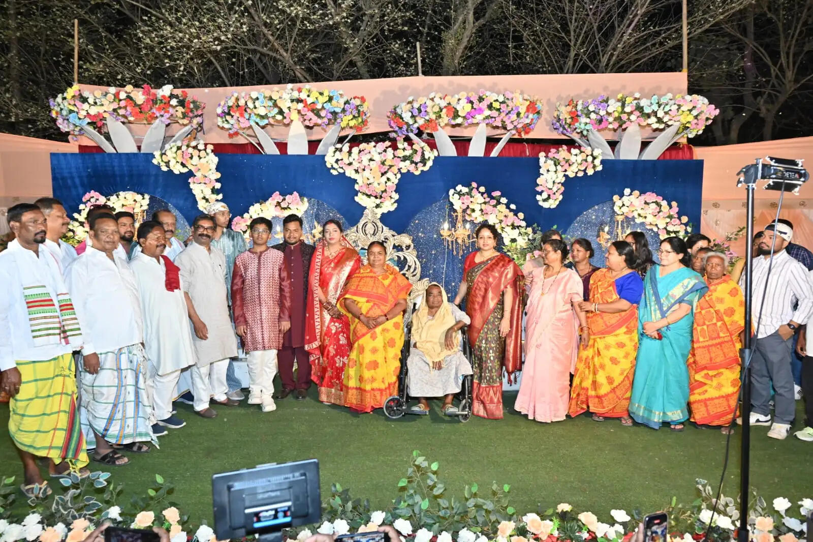 मुख्यमंत्री हेमंत सोरेन पत्नी संग विवाह समारोह में हुए शामिल