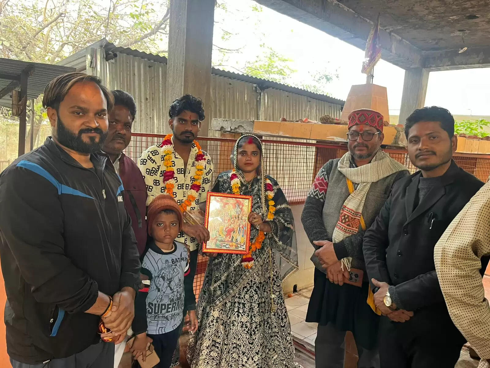 सनातन धर्म अपनाकर मुस्लिम महिला ने हिंदू युवक से रचाई शादी