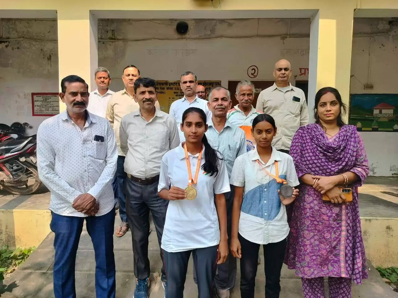 प्रयागराज में चमकी मीरजापुर की बेटियां,अंशिका ने जीता स्वर्ण, स्नेहा को मिला कांस्य पदक