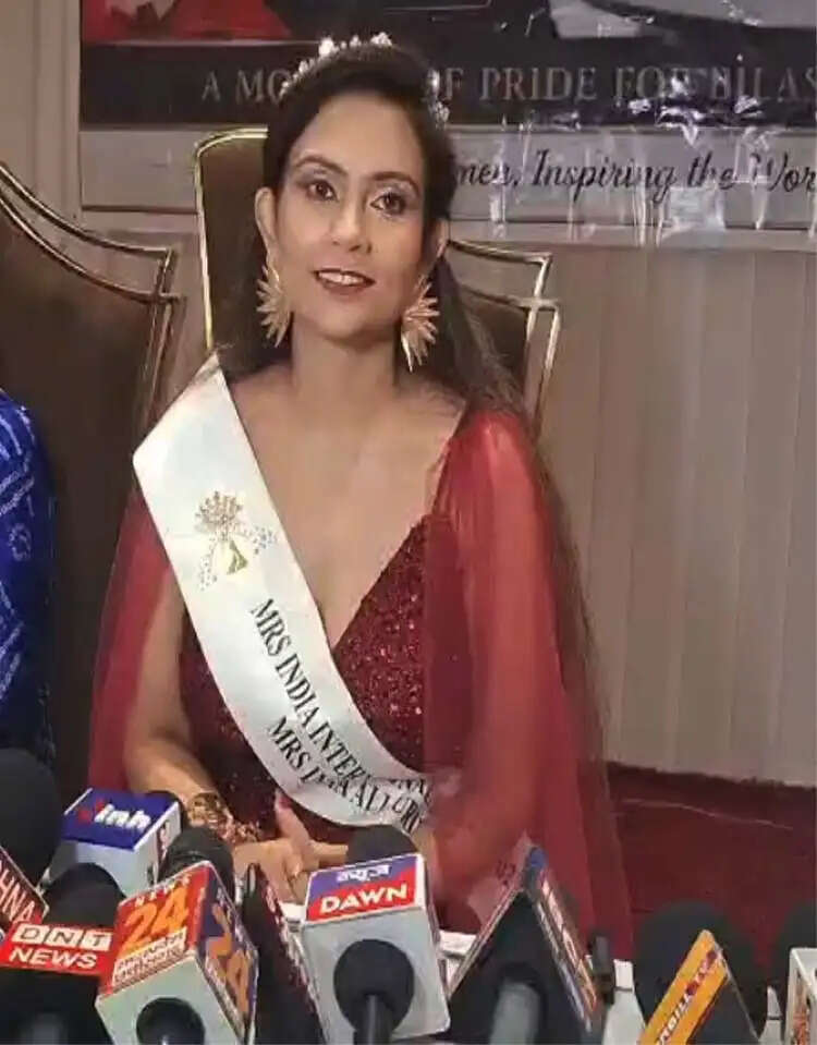 बिलासपुर की एंजेल चौकसे ने मिसेस इंडिया इंटरनेशनल क्वीन 2026 का जीता खिताब, परिवार काे दिया श्रेय