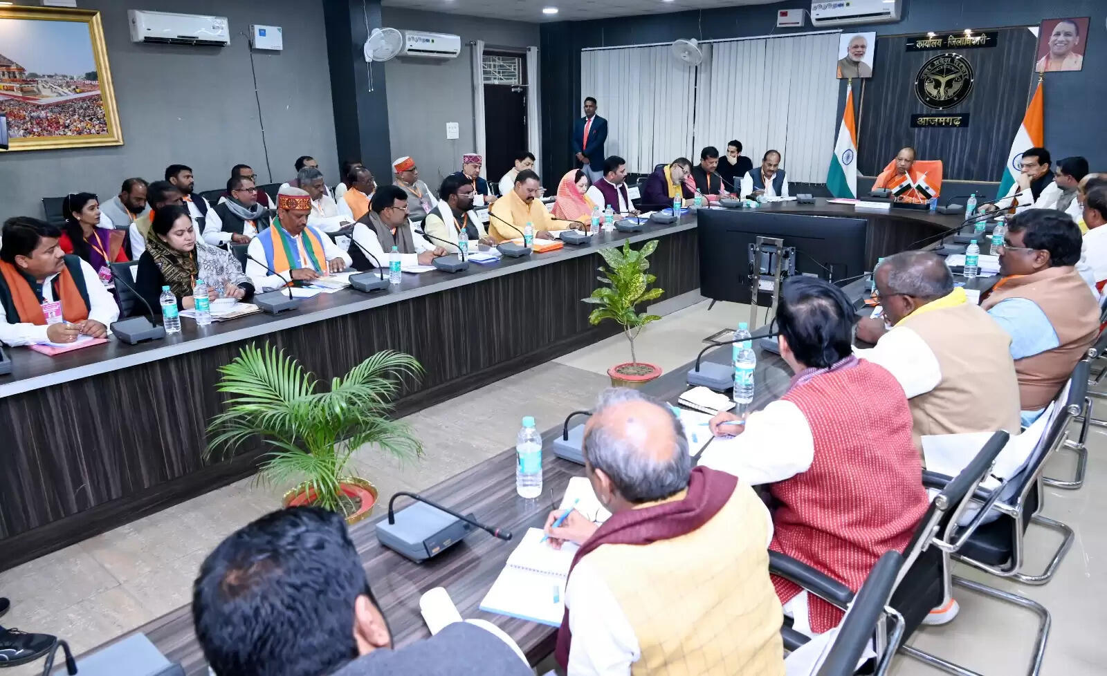 मतदाता सूची सही करें और सभी तक पहुँच सुनिश्चित करें : याेगी