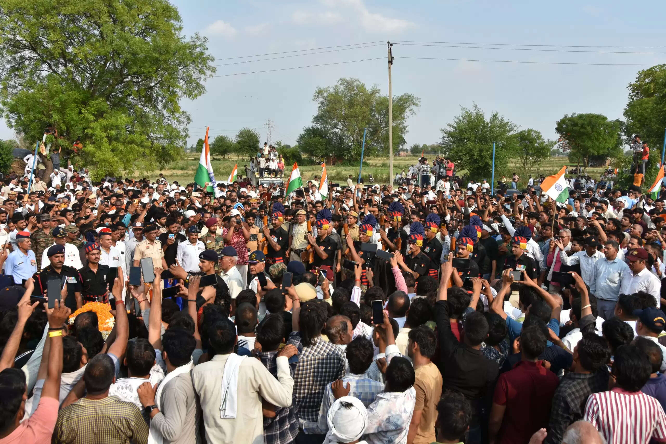 पुंछ में शहीद हुए पलवल के दिनेश का राजकीय सम्मान के साथ संंस्कार