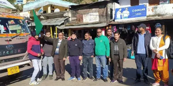 देवाल क्षेत्र के दूरस्थ गांवों को रवाना हुई विकसित भारत संकल्प यात्रा