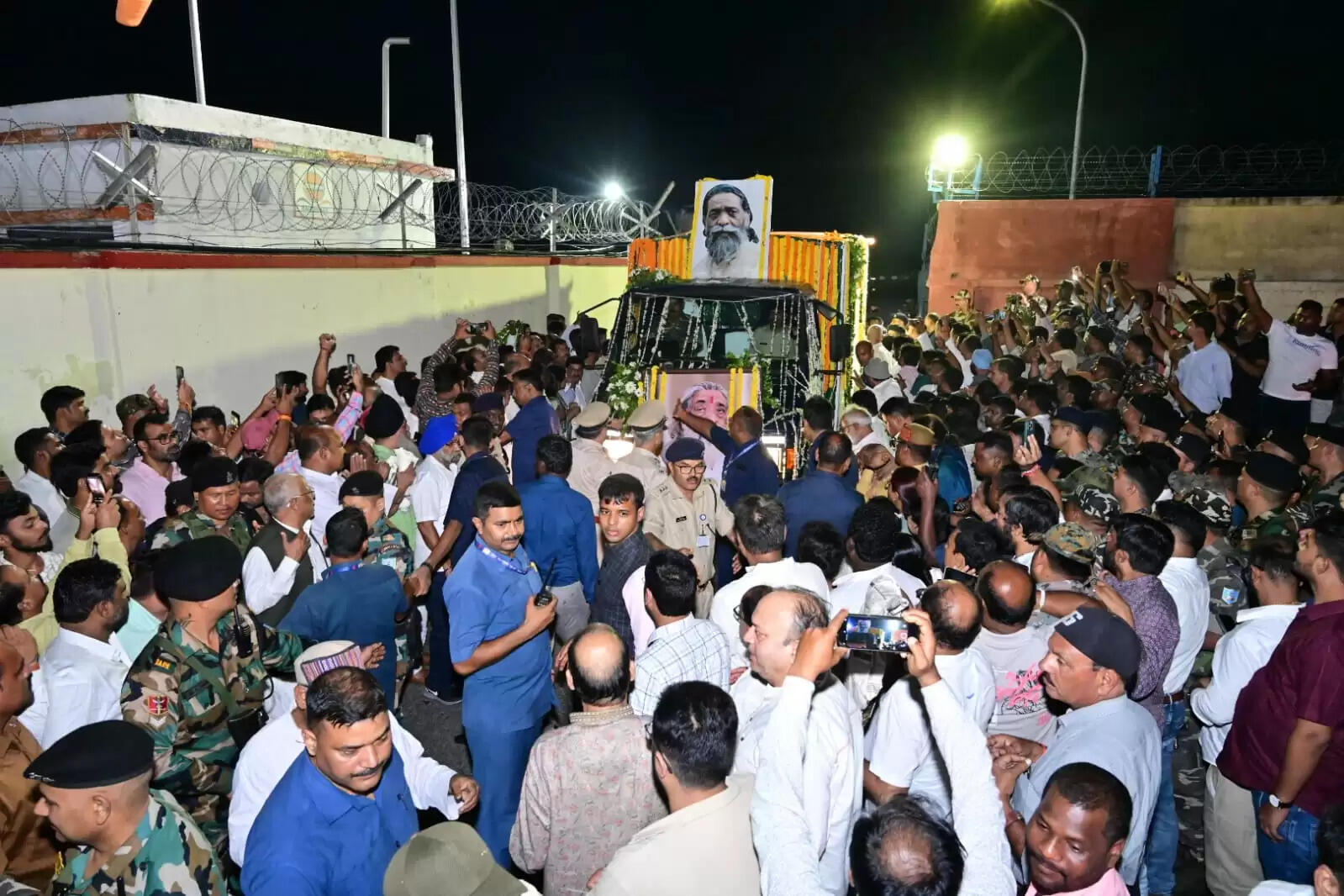 शिबू सोरेन के अंतिम दर्शन को उमड़ा जनसैलाब, पैतृक गांव नेमरा में होगा अंतिम संस्कार