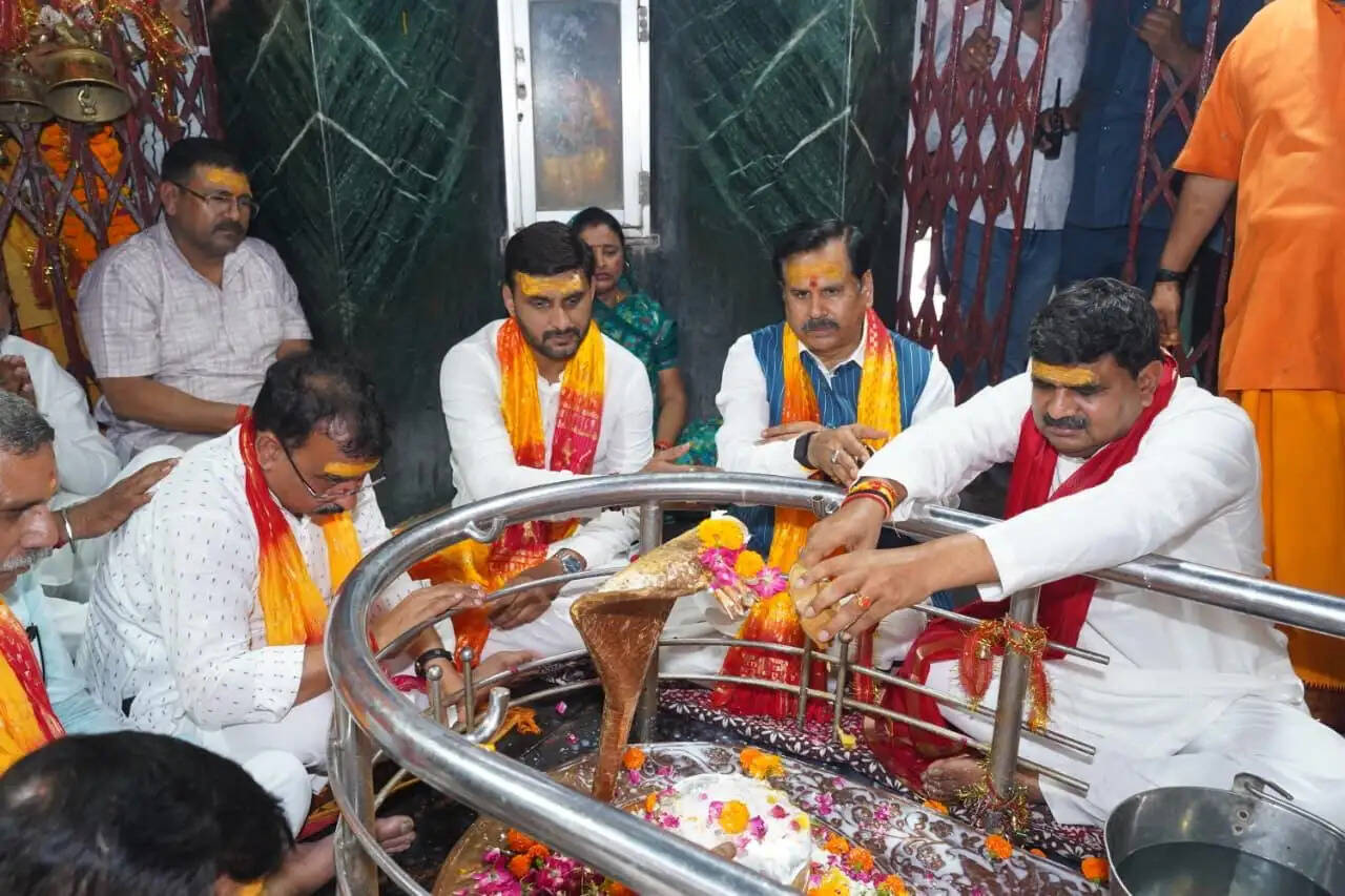 मोदी सरकार के 12 वर्ष पूर्ण होने पर भाजपा नेताओं ने प्रदेशभर के मंदिरों में की विशेष पूजा अर्चना