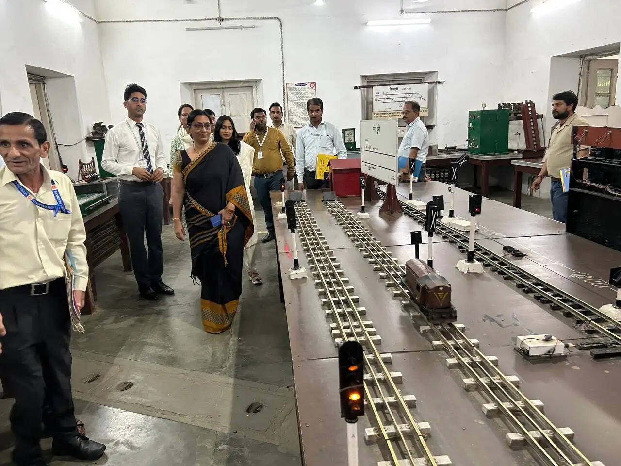 मंडल रेल प्रबंधक विनीता श्रीवास्तव ने क्षेत्रीय रेल प्रशिक्षण संस्थान चंदौसी का किया निरीक्षण