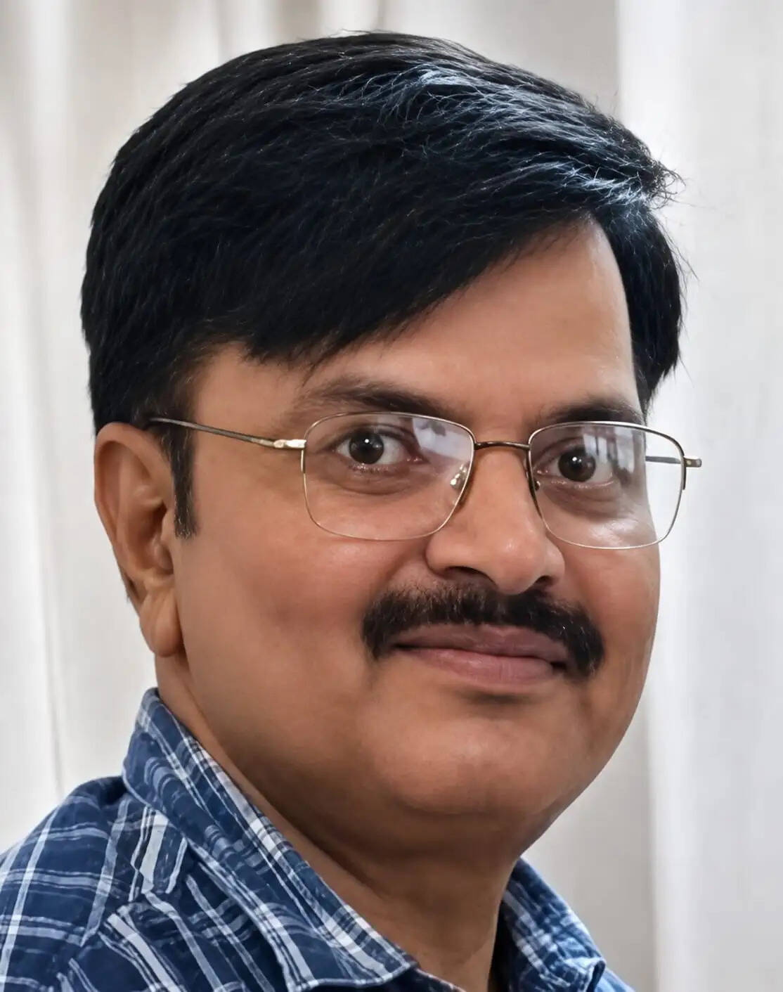 पूर्वांचल विश्वविद्यालय के एनएसएस के दो पूर्व समन्वयक को मिला प्रशस्ति पत्र