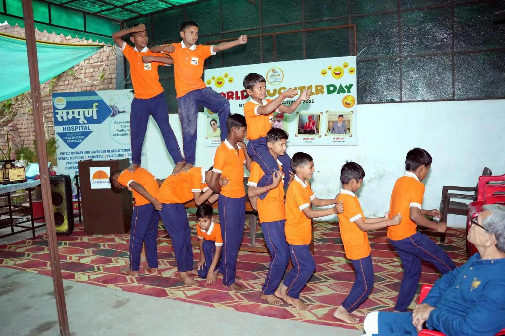 हिसार : हंसी-खुशी के माहौल के बीच मनाया विश्व हास्य दिवस, गूंजते रहे ठहाके