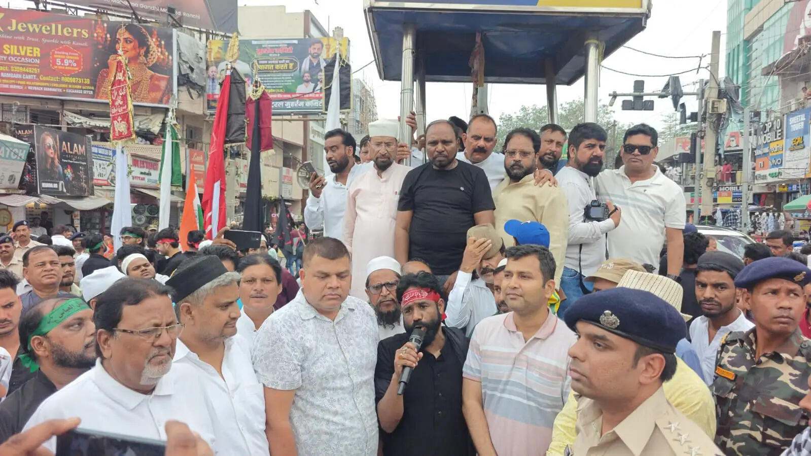 अकीदत के साथ निकला जुलूस-ए-आशूर, अमन का संदेश