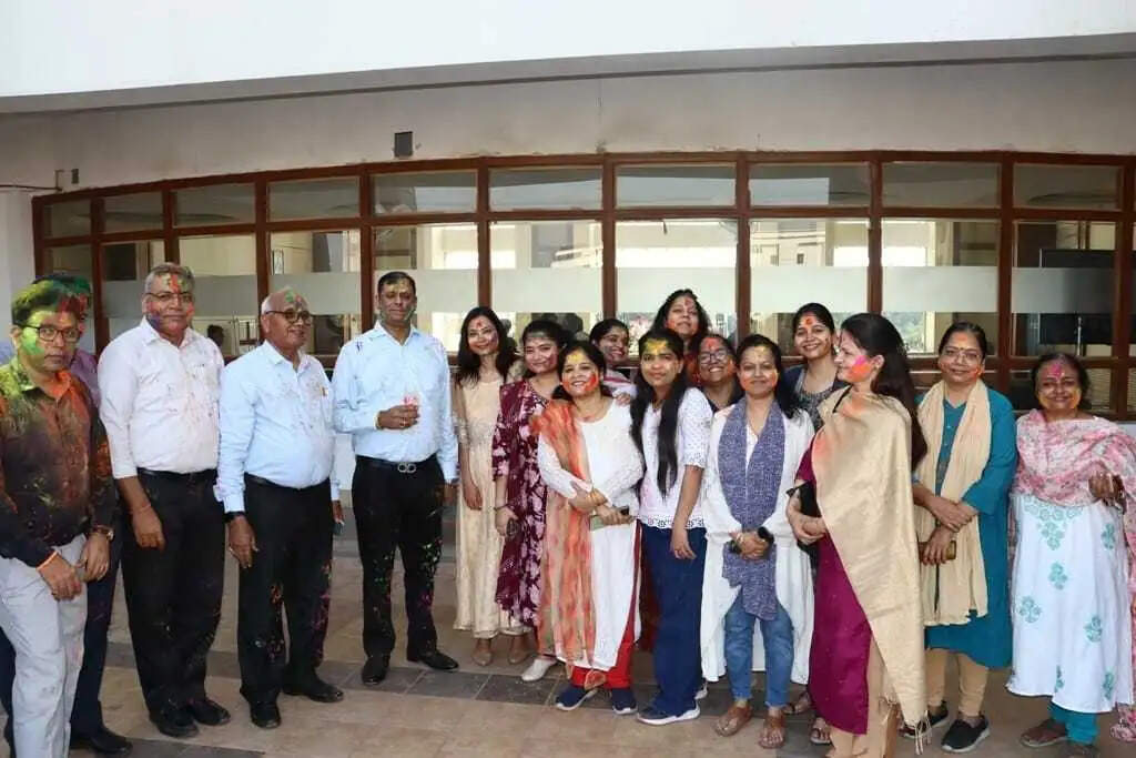 मौसम के बदलाव को लेकर पूर्वजों ने वैज्ञानिक दृष्टिकोण से डाली होली की परम्परा : प्रो. बी आर सिंह