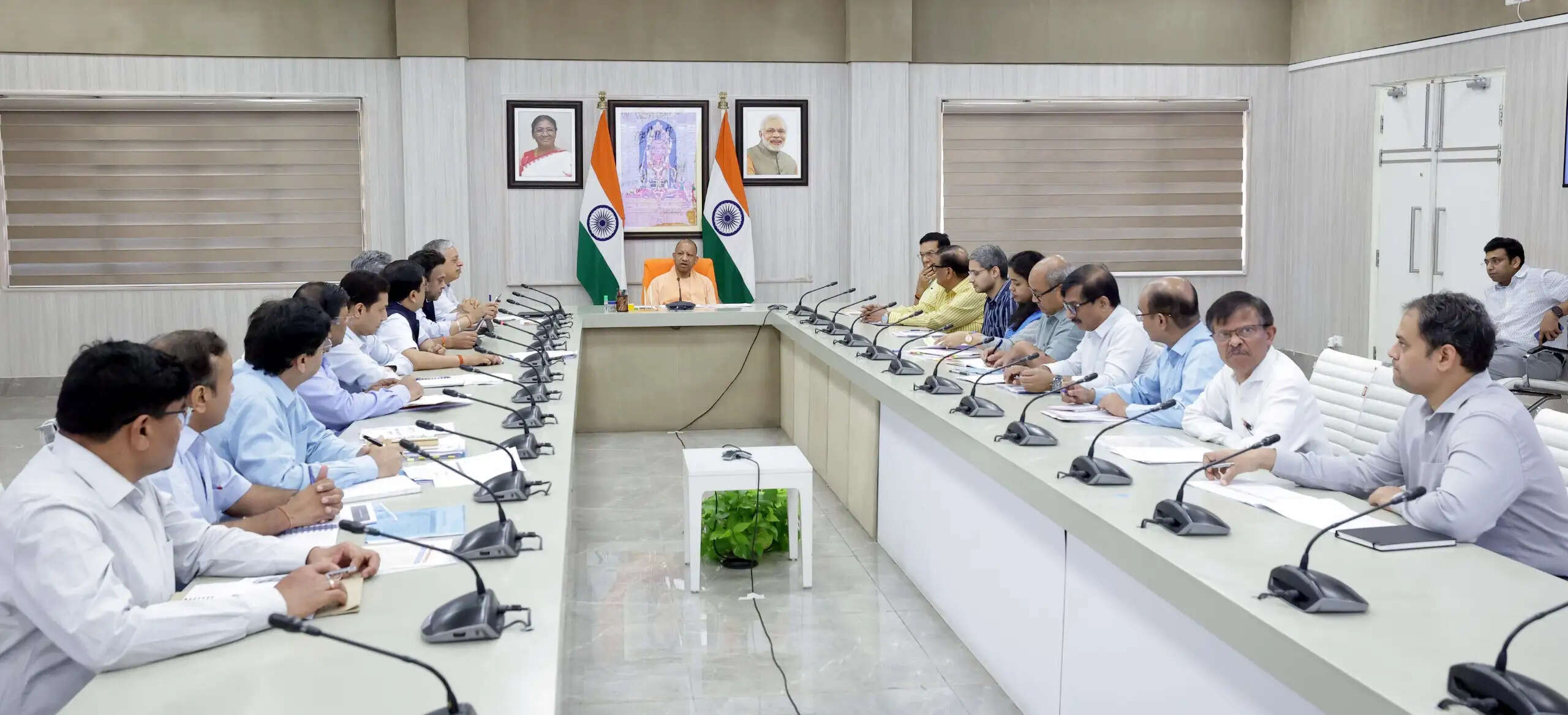गांव हो या नगर, भीषण गर्मी में निर्बाध बिजली आपूर्ति सुनिश्चित करें : मुख्यमंत्री