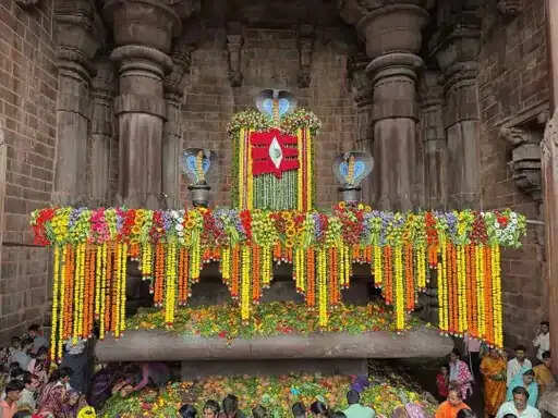 सावन सोमवार और नागपंचमी पर शिवालयों में उमड़ा आस्था का सैलाब,&nbsp;भोजपुर में नागेश्वर स्वरूप में सजे महादेव