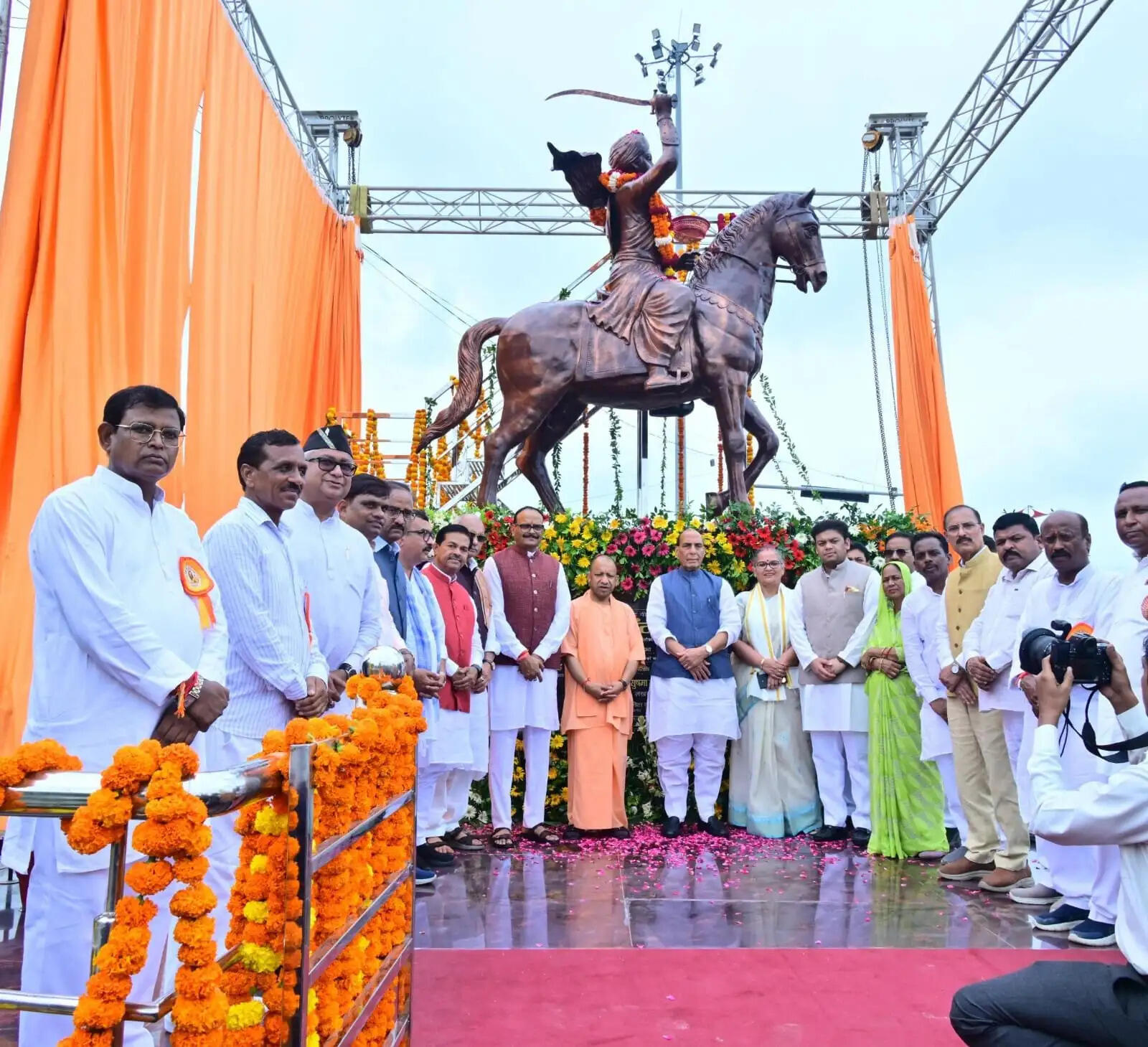 रानी अवंतीबाई लोधी ने राजाओं और जमीदारों को अंग्रेजों&nbsp; के विरुद्ध संघर्ष के लिए प्रेरित किया : राजनाथ सिंह