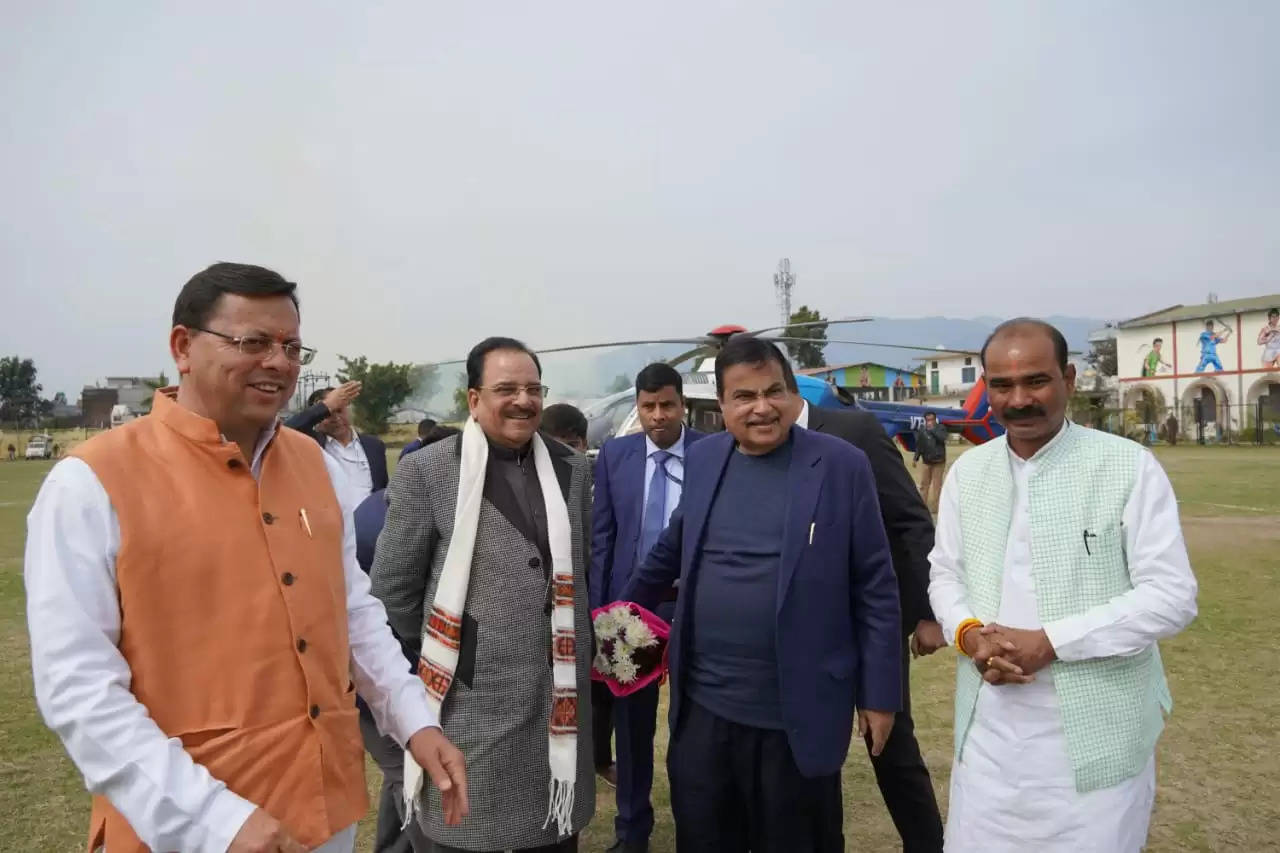 केंद्रीय परिवहन मंत्री गडकरी और मुख्यमंत्री धामी पहुंचे टनकपुर, हुआ स्वागत