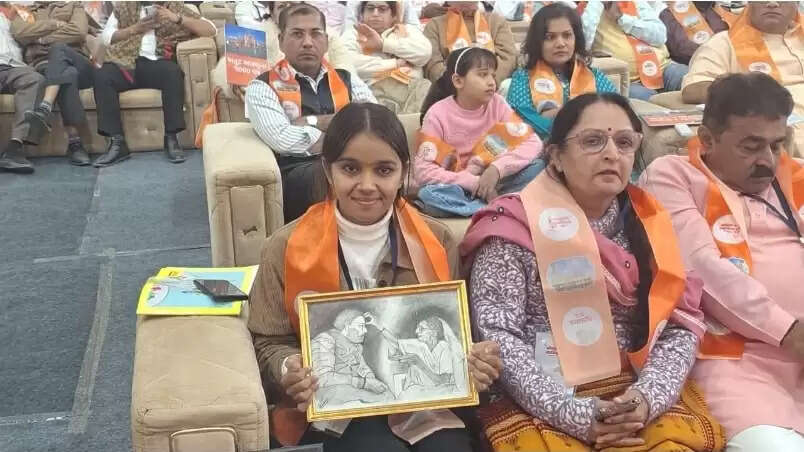 सोमनाथ स्वाभिमान पर्व पर मोदी-हीराबा की फोटो लेकर पहुंची रक्षा परमार, देख सब हो गए भावुक