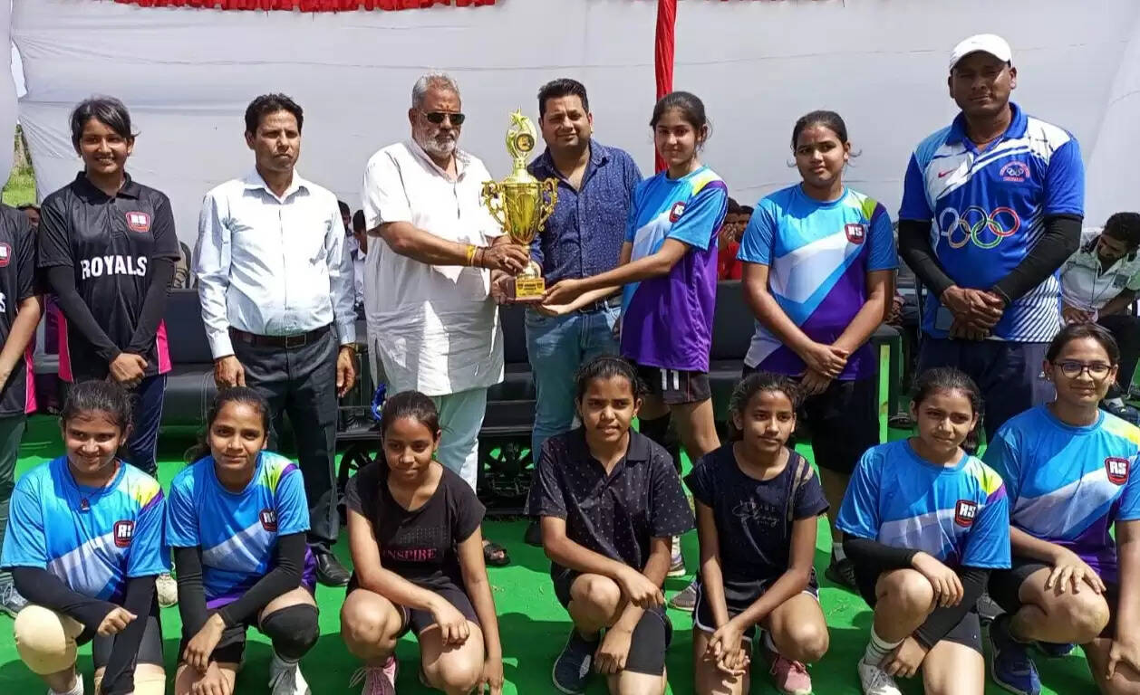 बालिका वर्ग में क्रिपटन पब्लिक स्कूल और बालक में ग्रीन मिडोज की टीम ने जीता फाइनल