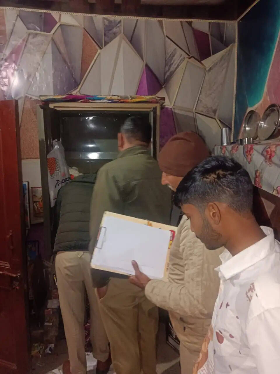 जींद : नशे के खिलाफ पुलिस की सर्जिकल स्ट्राइक, नशा कारोबार से जुड़े लोगों के घरों पर दी दबिश