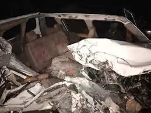 आगर मालवा:&nbsp;कार और ट्रक की भीषण&nbsp;टक्कर,&nbsp;दो दोस्तों की मौत,&nbsp;जेसीबी की मदद से बाहर निकाला&nbsp;शव&nbsp;