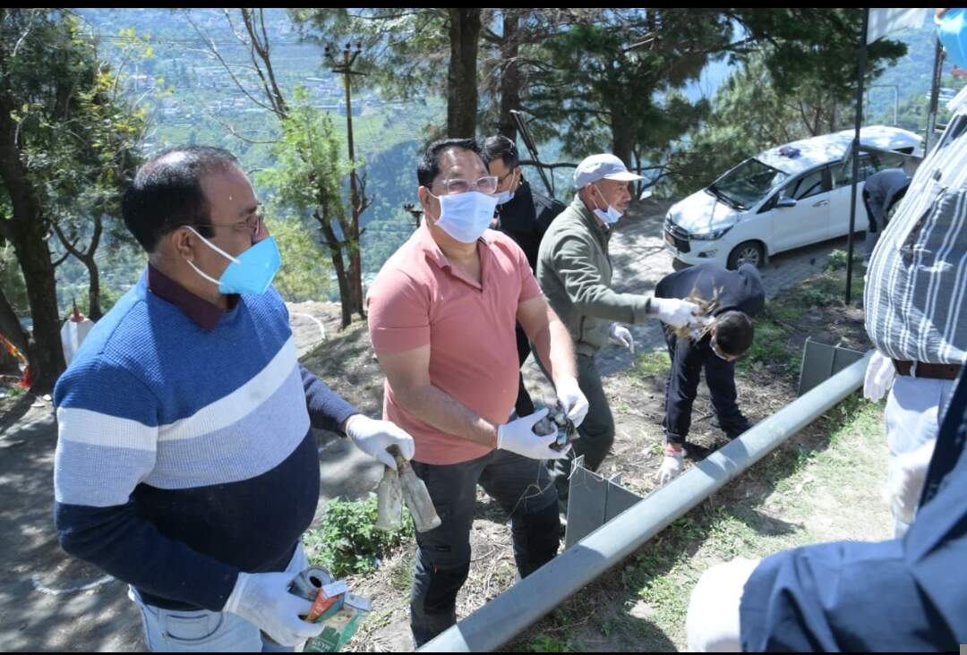 केदारनाथ यात्रा को ग्रीन व क्लीन बनाने में जुटा प्रशासन, गुप्तकाशी में चला स्वच्छता अभियान