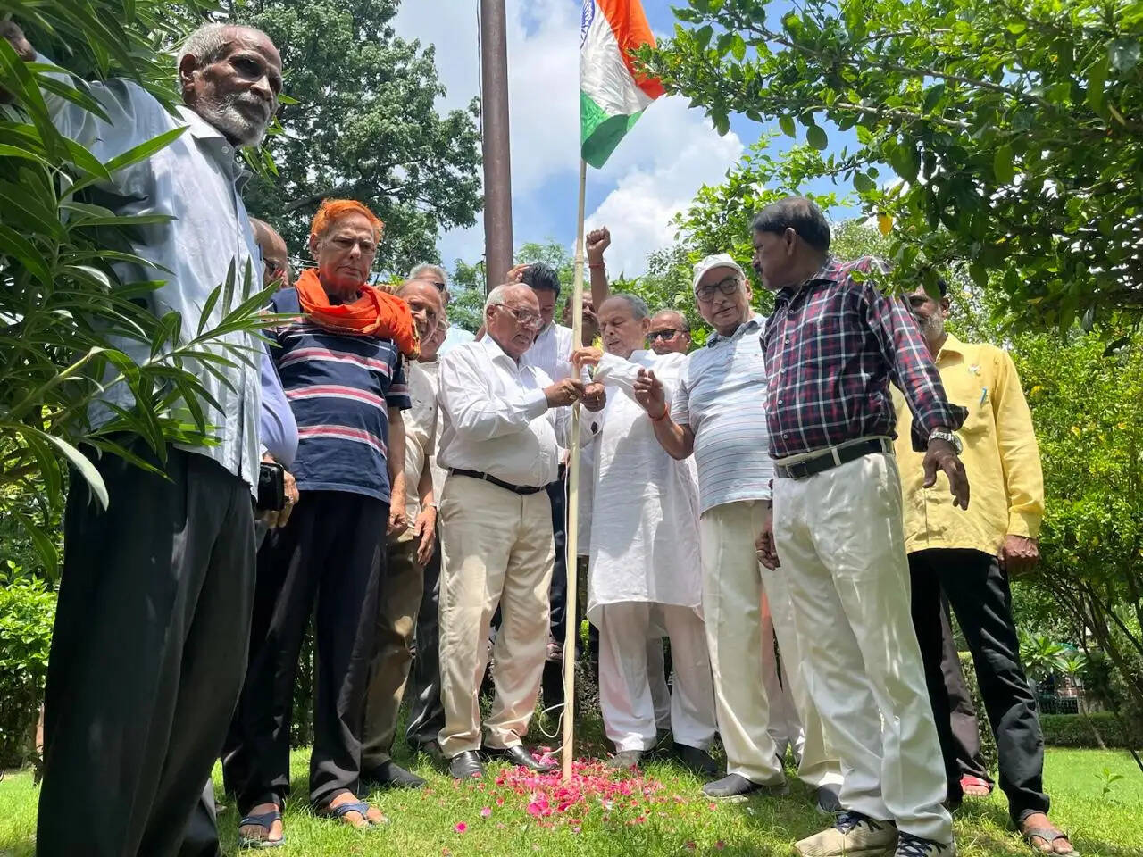 स्वतंत्रता दिवस पर देश के प्रति कर्तव्यों और जिम्मेदारियों को निभाने का लें संकल्प : डॉ. भरत राज सिंह