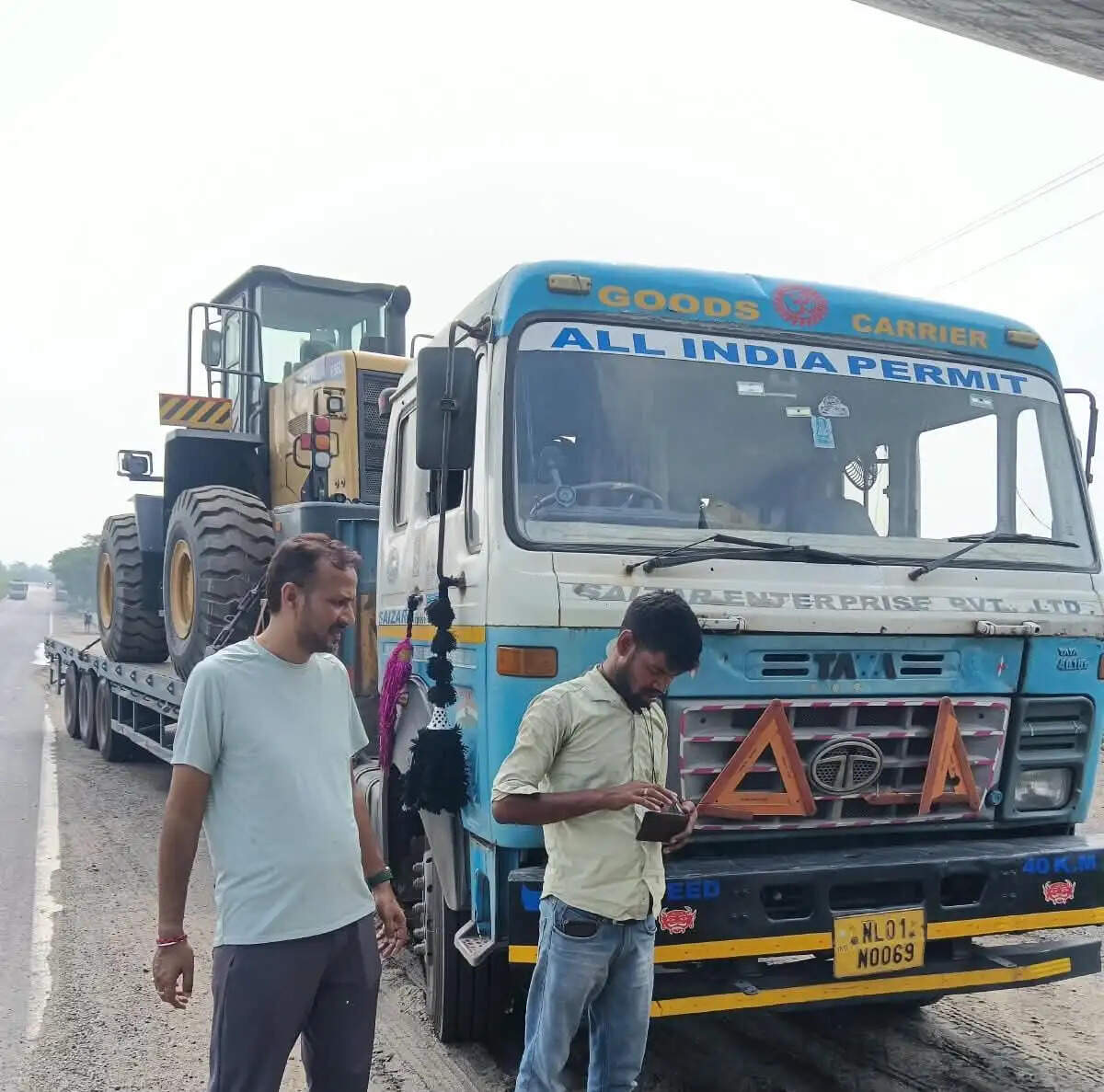 नो-पार्किंग में खडे छह भारी वाहनों पर लगा 71,950 का जुर्माना