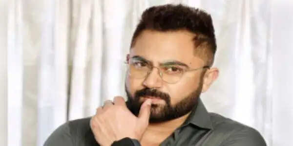 फिल्म परियोजना की रकम को लेकर अभिनेता सोहम को नोटिस