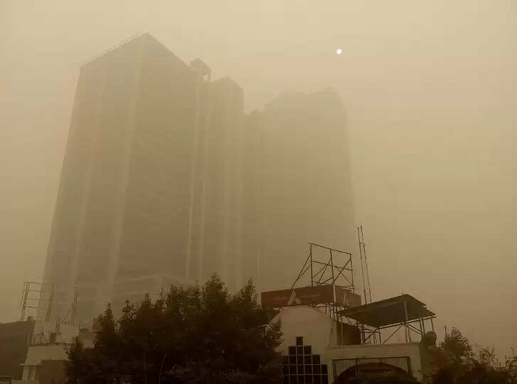 दिल्ली-एनसीआर में जहरीली हवा का संकट बरकरार