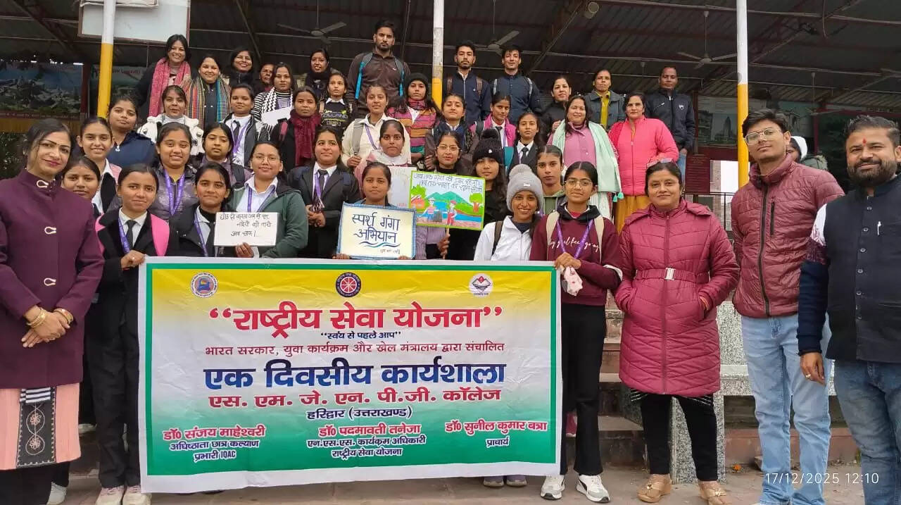 स्पर्श गंगा अभियान के तहत निकाली रैली