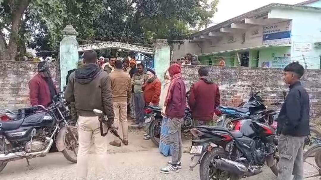 हथियार के बल पर मांझी में सीएसपी से 1.86 लाख की लूट