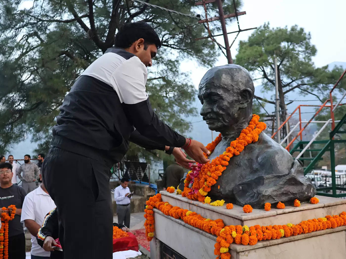 महात्मा गांधी और लाल बहादुर शास्त्री की जयंती पर निकाली प्रभात फेरी