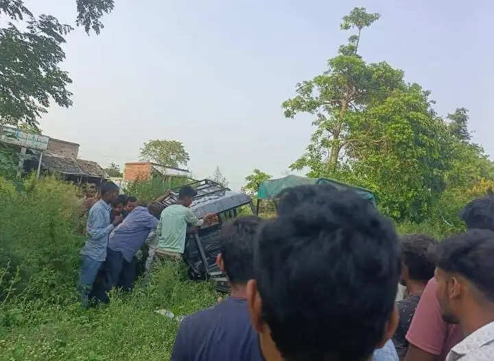 एनएच 327ई पर सड़क हादसा, ई-रिक्शा और ट्रैक्टर की टक्कर में बुजुर्ग समेत बच्चा घायल