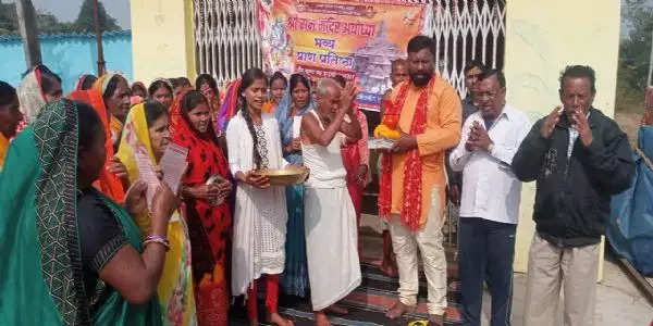 श्री राम मंदिर प्राण प्रतिष्ठा के लिए विहिप ने किया अक्षत और पत्रिका वितरण