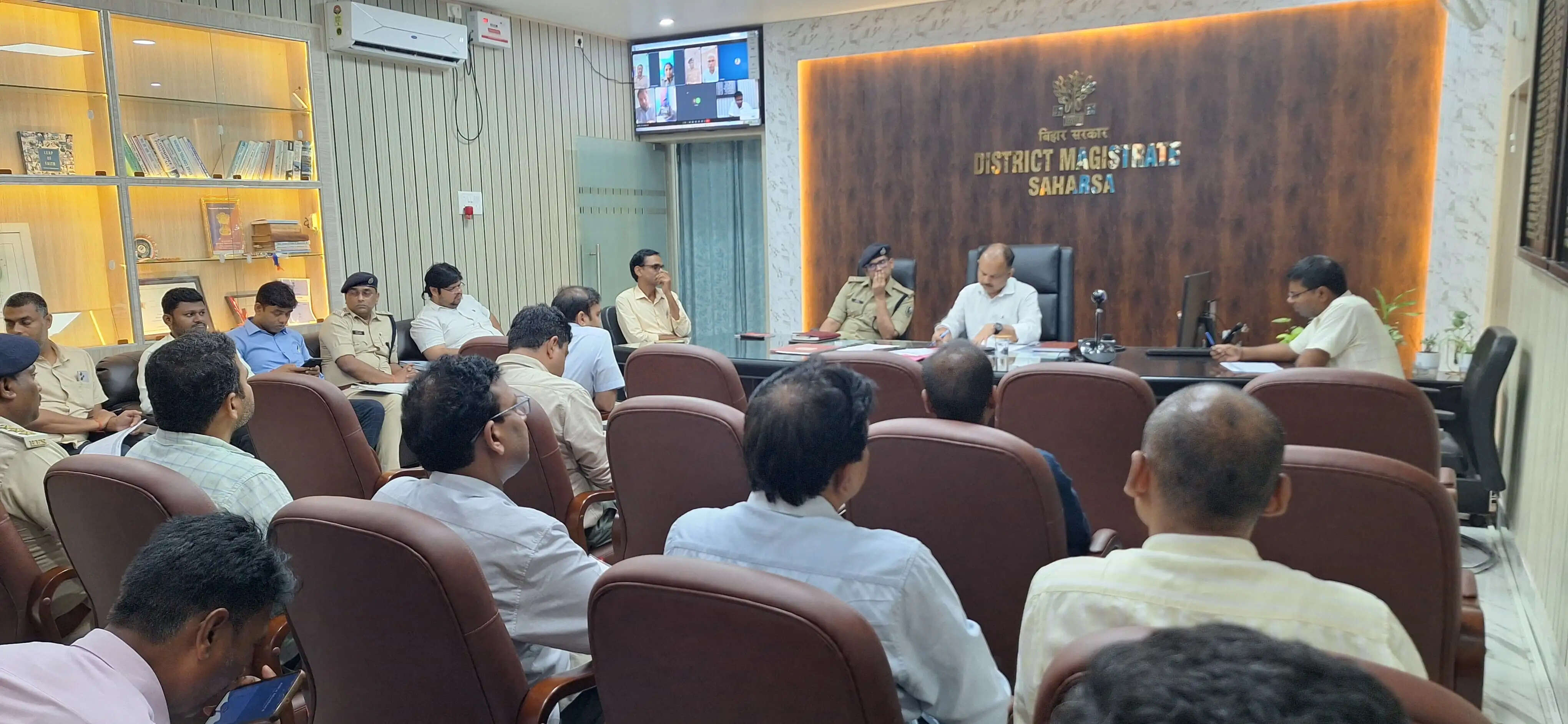 गैस के नाम पर व्यवसायी द्वारा अतिरिक्त शुल्क लेने पर जिला प्रशासन ने दी चेतावनी