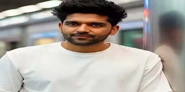 इतिहास के पन्नों में 30 अगस्त : 'पटोला' गाने से रातों रात स्टार बने पंजाबी गायक गुरु रंधावा का जन्मदिन