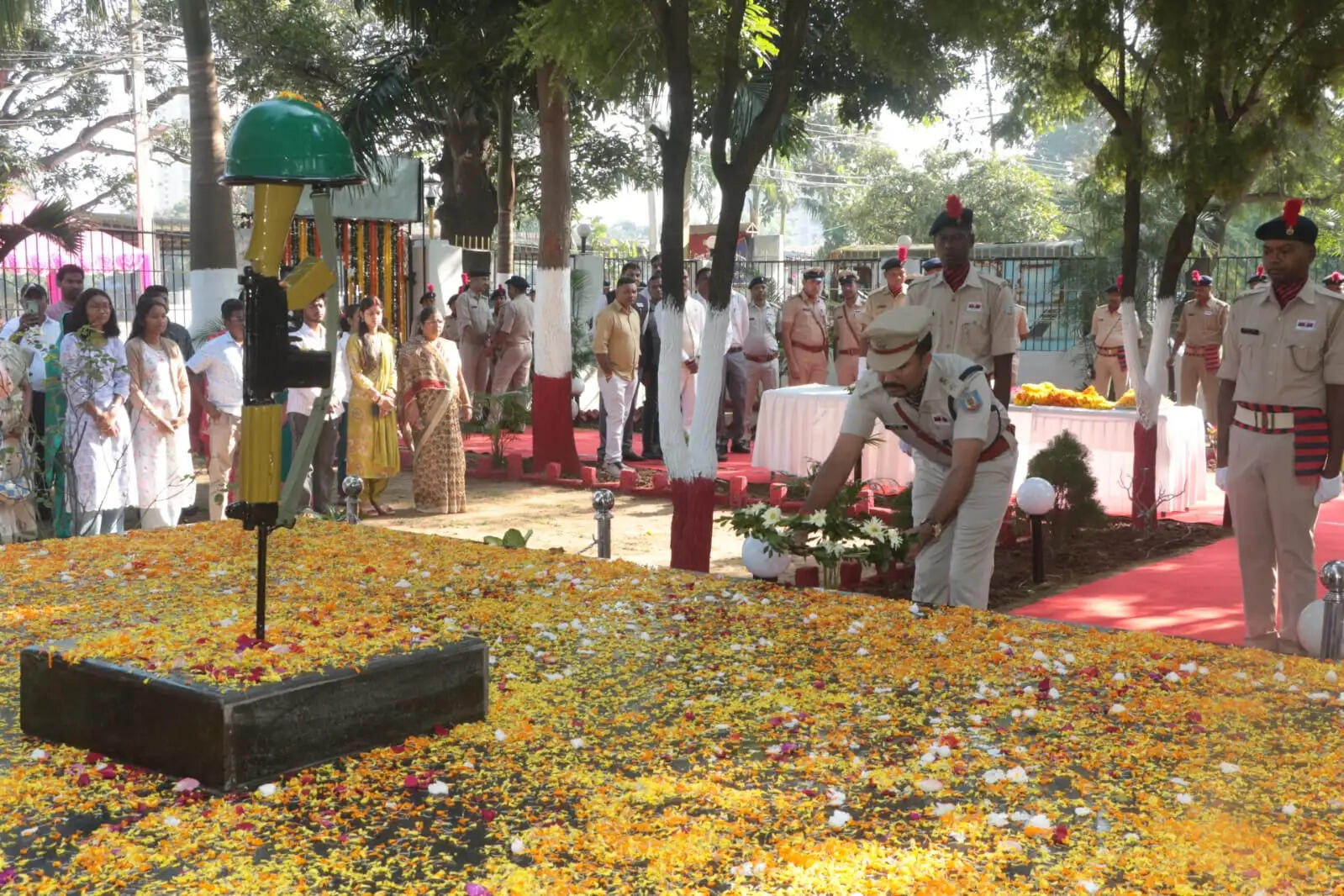 शहीद संस्मरण दिवस पर रांची पुलिस लाइन में बलिदान जवानों को दी गई श्रद्धांजलि