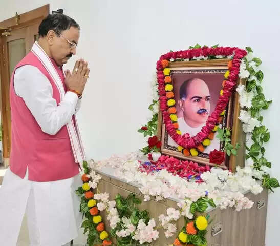 उत्तर प्रदेश के मुख्यमंत्री&nbsp;याेगी, उपमुख्यमंत्रियों ने श्यामा प्रसाद मुखर्जी की जयंती पर दी विनम्र श्रद्धांजलि