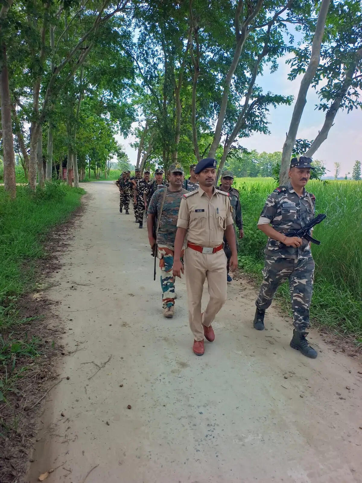 भारत-नेपाल सीमा पर पुलिस-एसएसबी का संयुक्त गश्ती अभियान, संदिग्ध गतिविधियों पर रखी गई कड़ी नजर