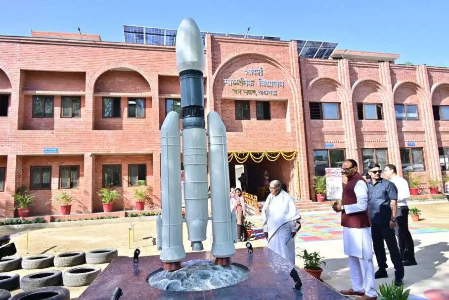 राज्यपाल व मुख्यमंत्री ने किया जन भवन के आदर्श माध्यमिक विद्यालय के नवीन भवन का उद्घाटन