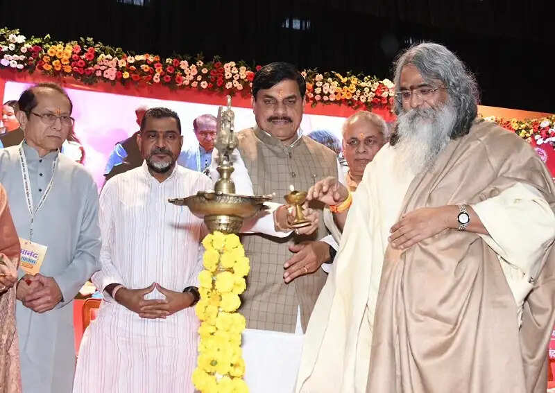 आनंद सुख की ऐसी अनुभूति है जो धन से वस्तुएं खरीदकर नहीं, बल्कि अंतस में उपजती है : मुख्यमंत्री डॉ. यादव